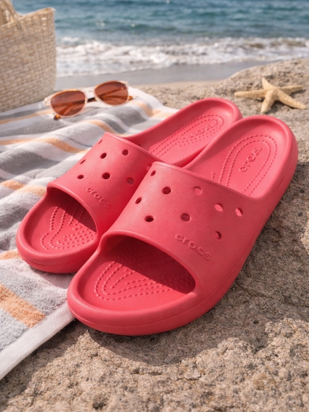 Crocs Classic Slide V2 Hot Blush Pink Womens 6 Mens 4 NWT Comfort Sandals